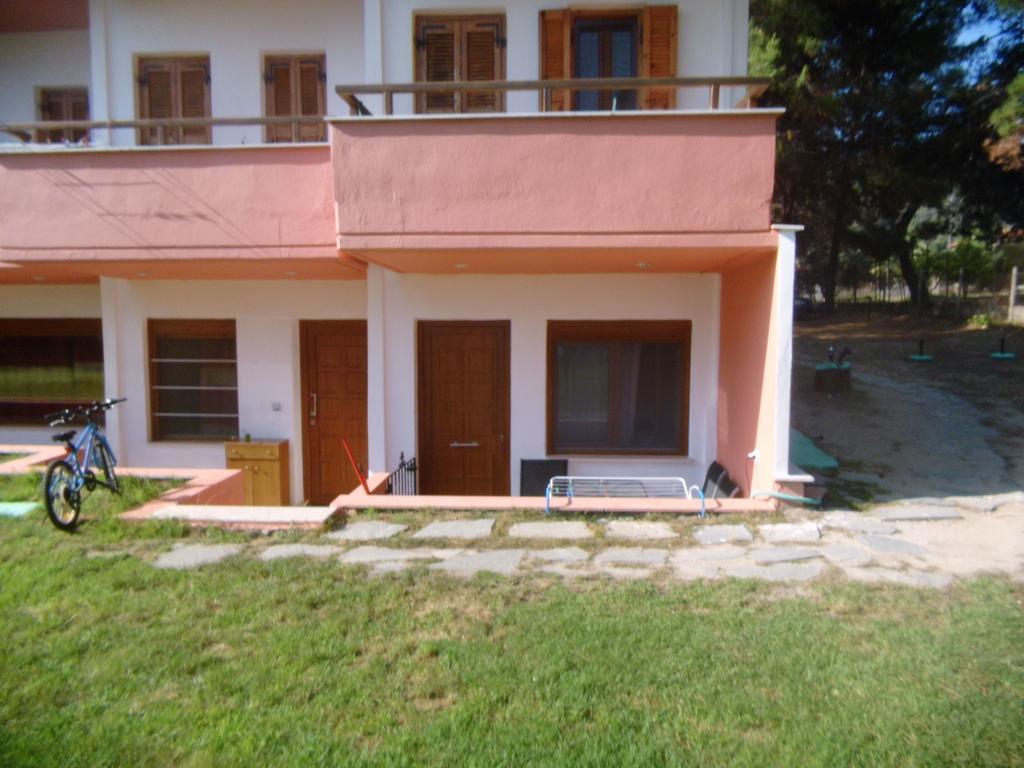 Studios Efi Beach Vourvourou Exteriör bild