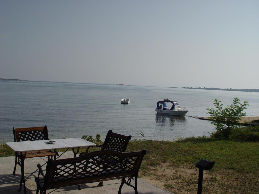 Studios Efi Beach Vourvourou Exteriör bild