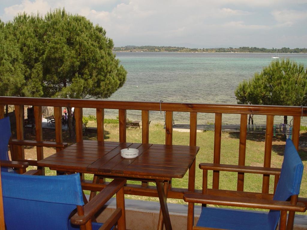 Studios Efi Beach Vourvourou Exteriör bild